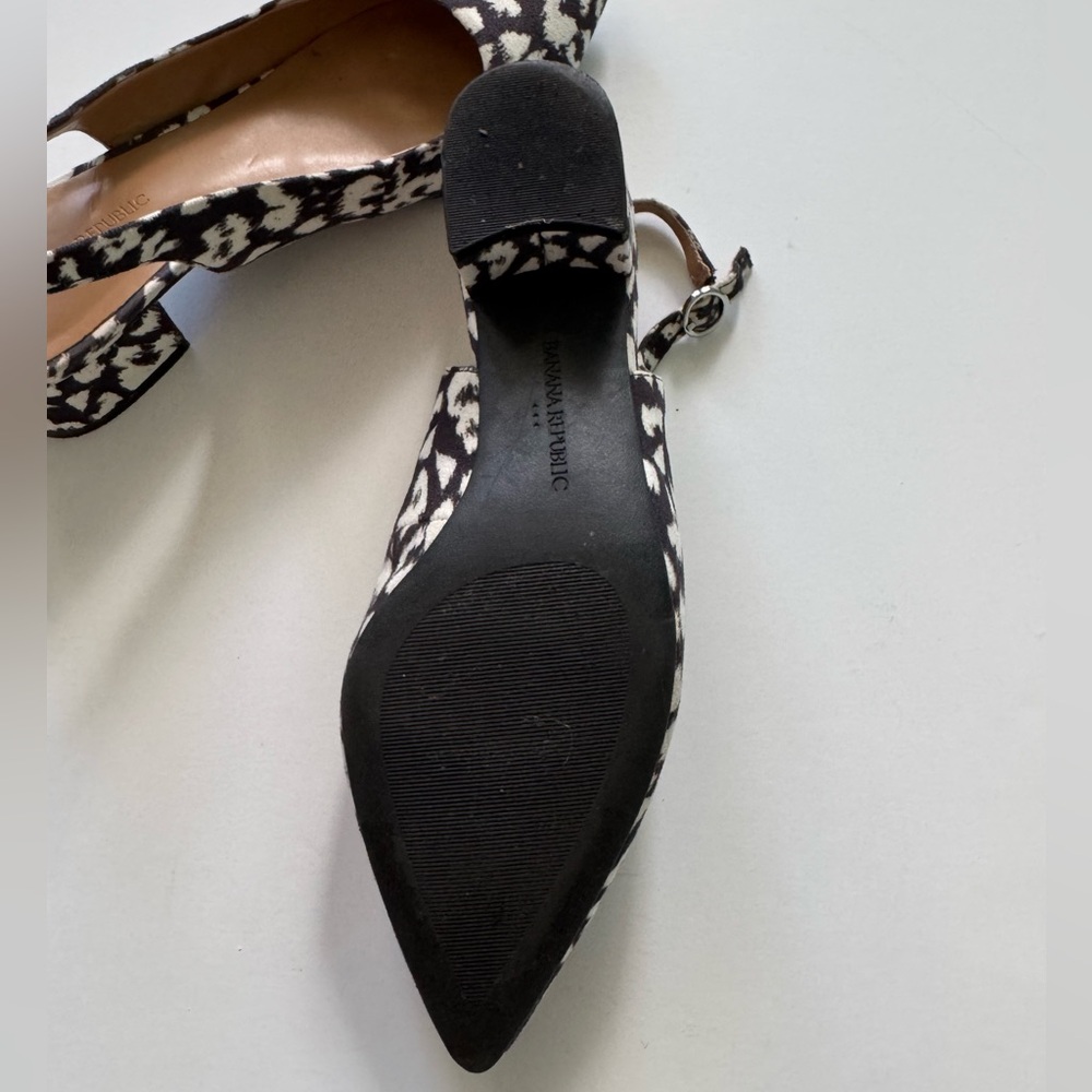 Banana republic sling back shoes, 6, black/white, 1 1/2” chunky heel NWOT - Picture 5 of 6